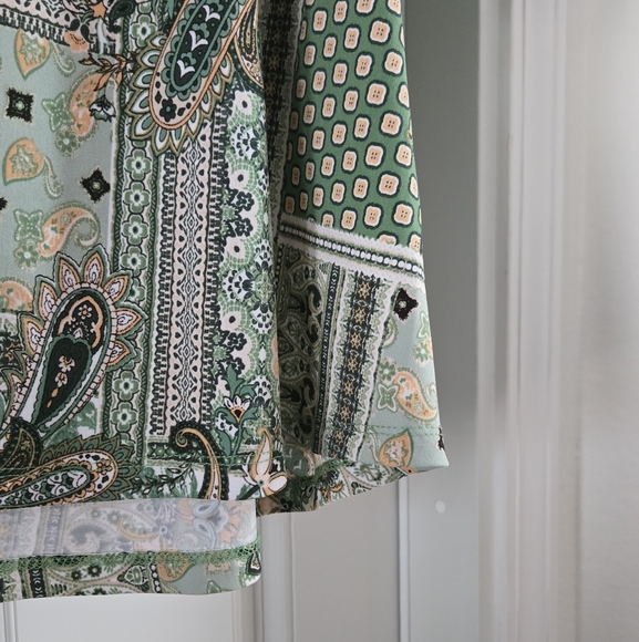 CATO Plus Size Blouse with Sheer Sleeves • Size 22-24 - Picture 5 of 12